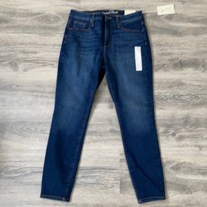 Size 8 short universal thread jeans .